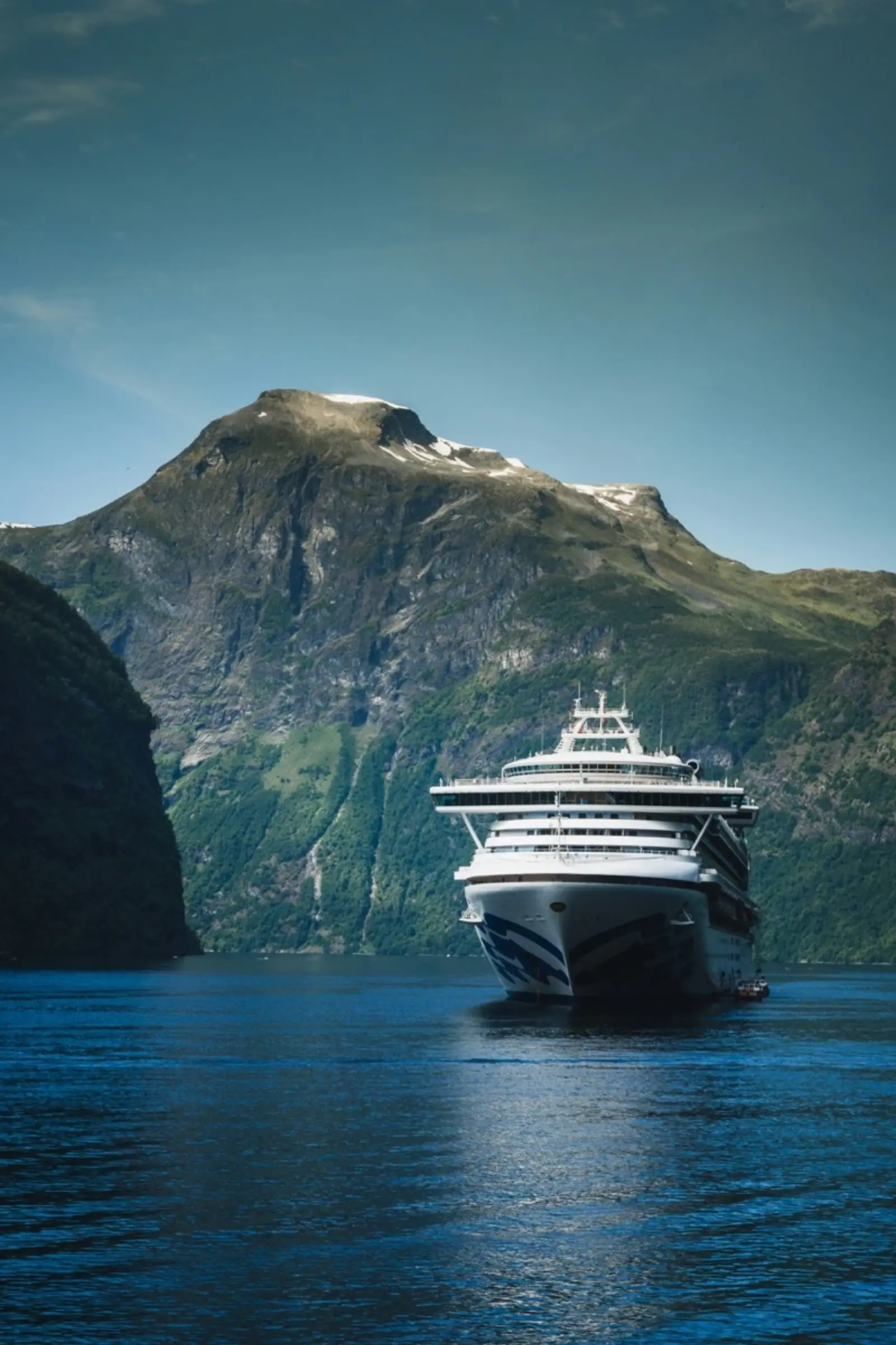 An expedition cruise vessel underway in open water, similar to the MV Hondius at the centre of the outbreak.